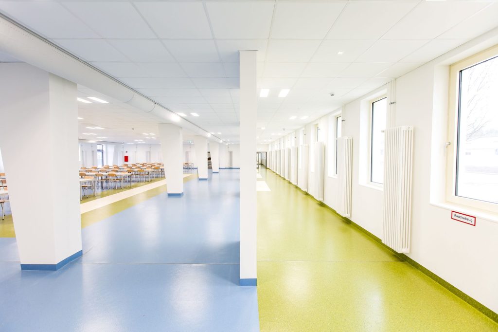 Ceiling with AMF Topiq tiles installed